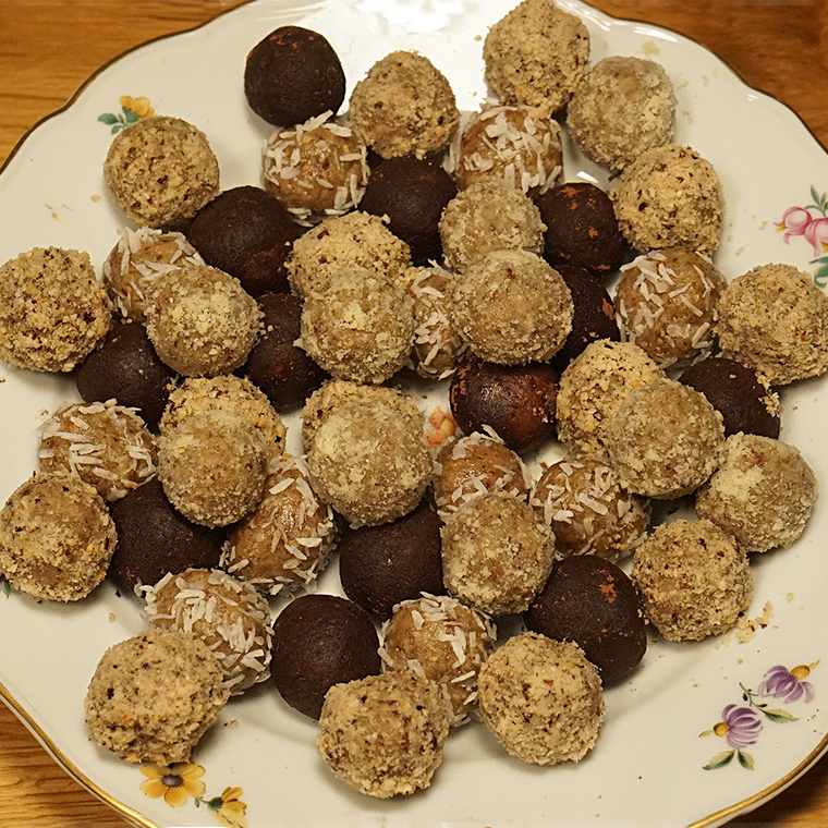 Kraftkugeln mit Honig