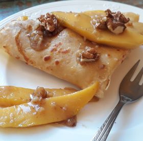 Palatschinken mit Fröhlicher Mango